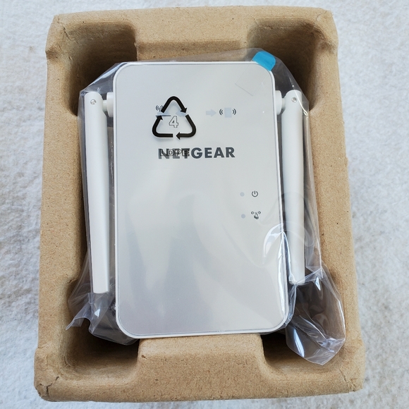 Netgear WiFi Mesh Extender - Picture 2 of 4